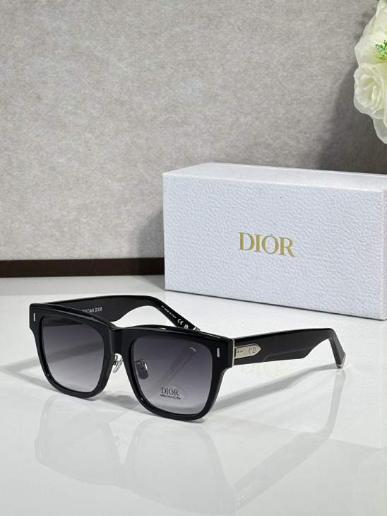 Picture of Dior Sunglasses _SKUfw76440473fw